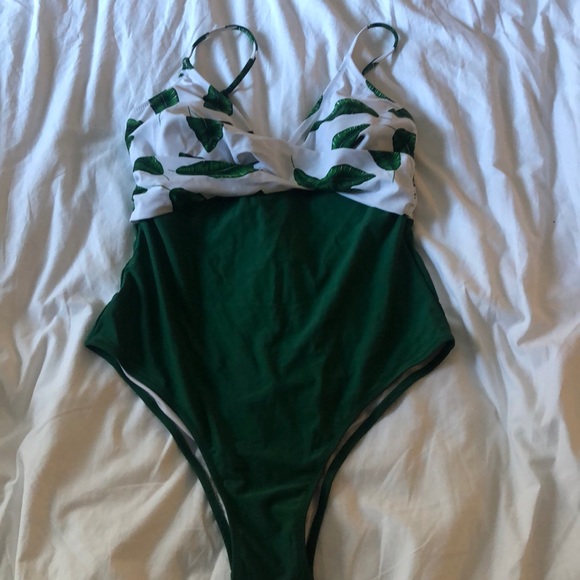 Cupshe Other - CUPSHE New With Tags Tropical One Piece